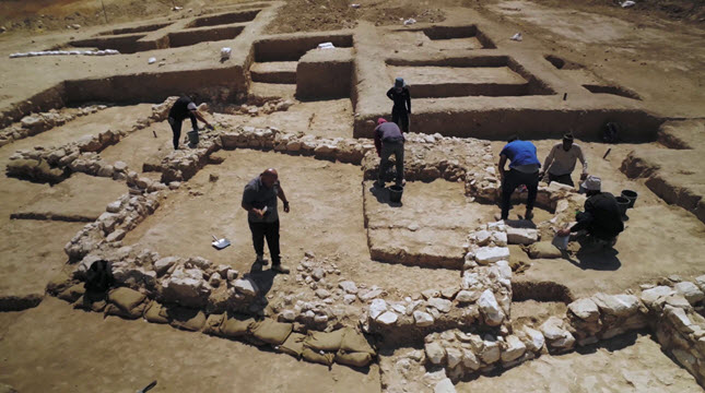 המסגד שהתגלה [צילום: אמיל אלגם, רשות העתיקות ]