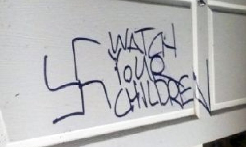 כתובות הנאצה שצולמו ע"י המשפחה