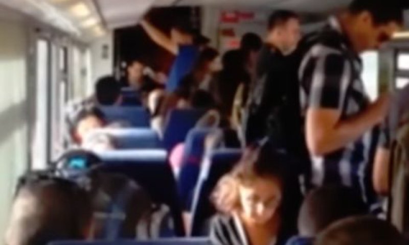 נוסעים ברכבת מנהריה