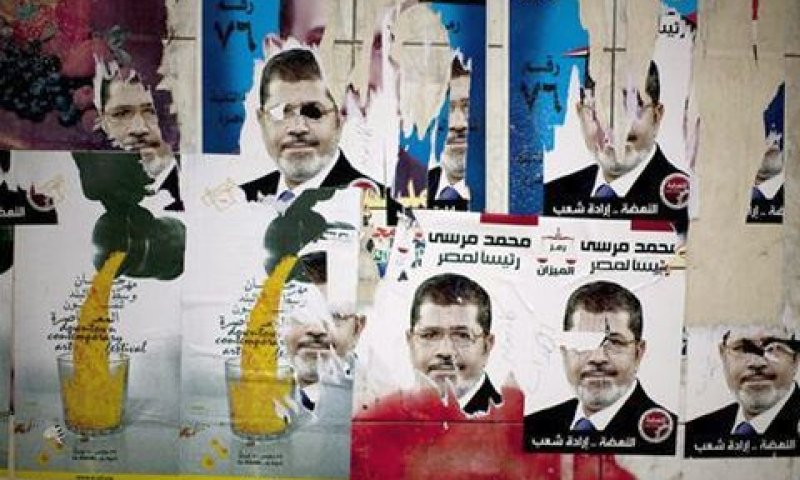 פוסטרים של מוחמד מורסי [צילום: AP]