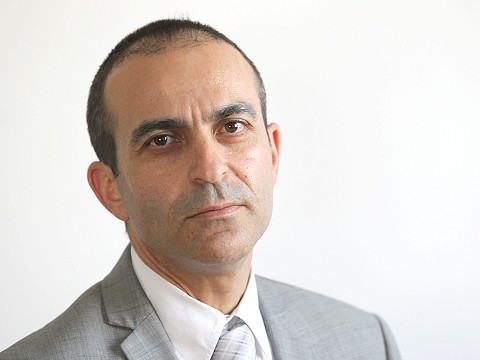 גמזו. דוחקים את רגליו [צילום: פלאש 90]