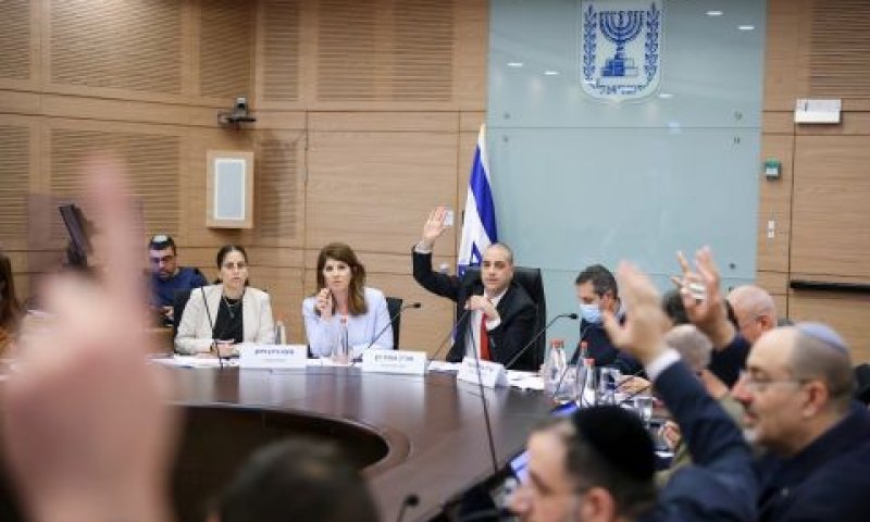 ההצבעה בוועדה [צילום: נועם מושקוביץ/דוברות הכנסת]