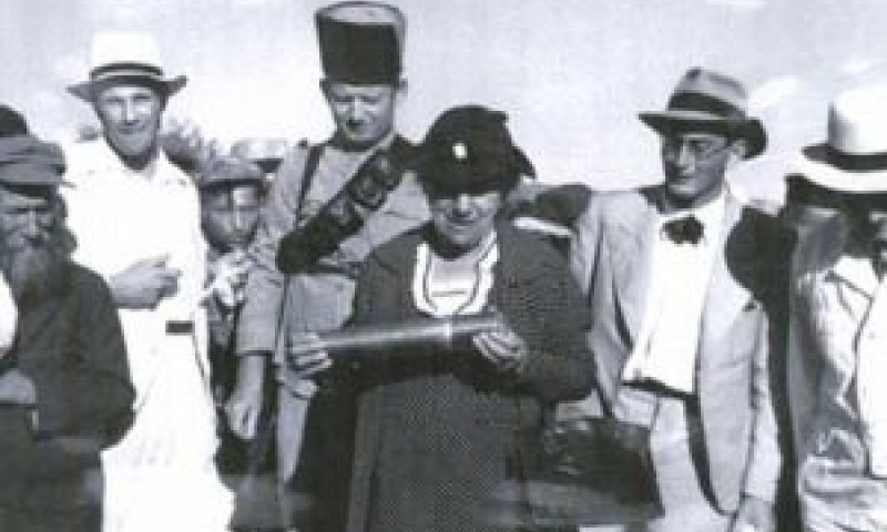 הנרייטה סאלד בהנחת אבן הפינה לכפר הנוער הדתי