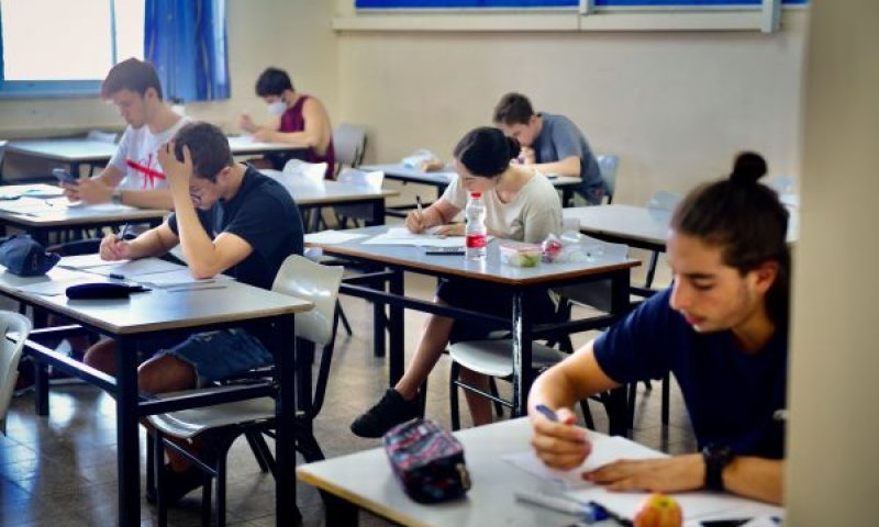 רק במבנים רגילים [צילום: אבשלום ששוני, פלאש 90]