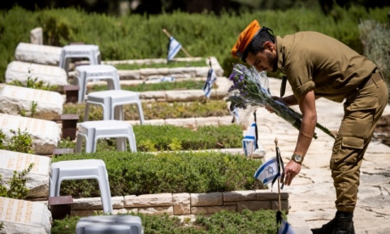 "לא נשנא. זו חובתנו כלפי הנופלים" [צילום: יונתן זינדל, פלאש 90]