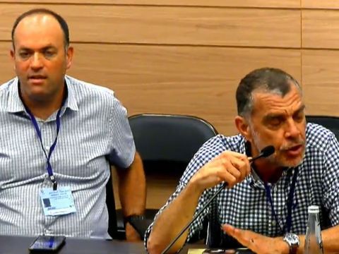 עו"ד עופר לוי (מימין) [צילום: ערוץ כנסת]