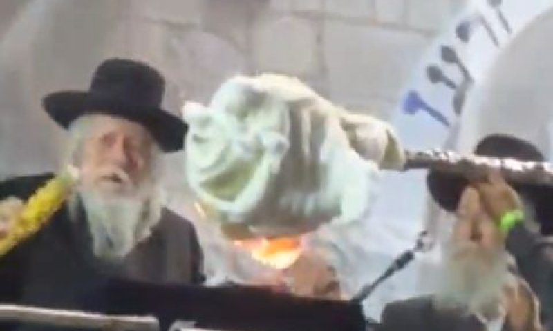 ברלנד. הדלקה בניגוד לנהלים [צילום: שימוש לפי סעיף 27א לחוק זכויות יוצרים]