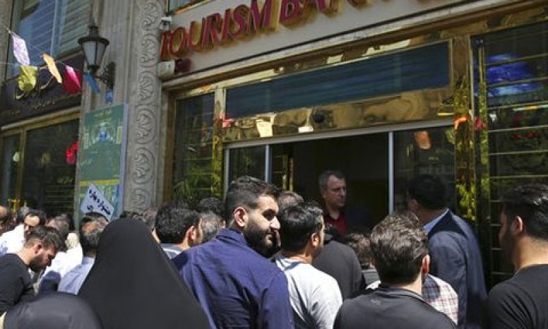 בנק באירן [צילום: וחיד סאלמי, AP]