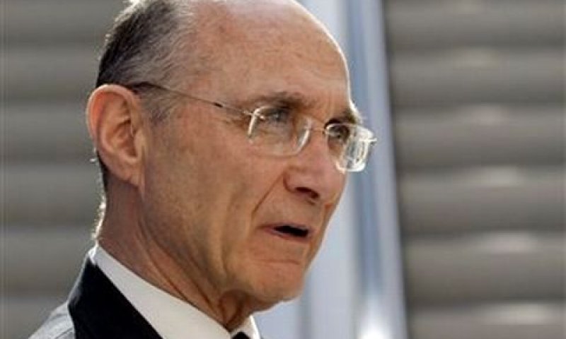 בודק דרכים משפטיות. לנדאו [צילום: AP]