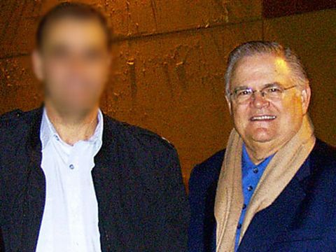 ג'ון האגי עם מפקד בסיס חיל האוויר בחצרים [דו"צ]