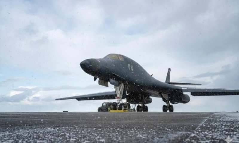 מפציץ אסטרטגי אמריקני מסוג B-1B Lancer. מכת מוות לאירן.