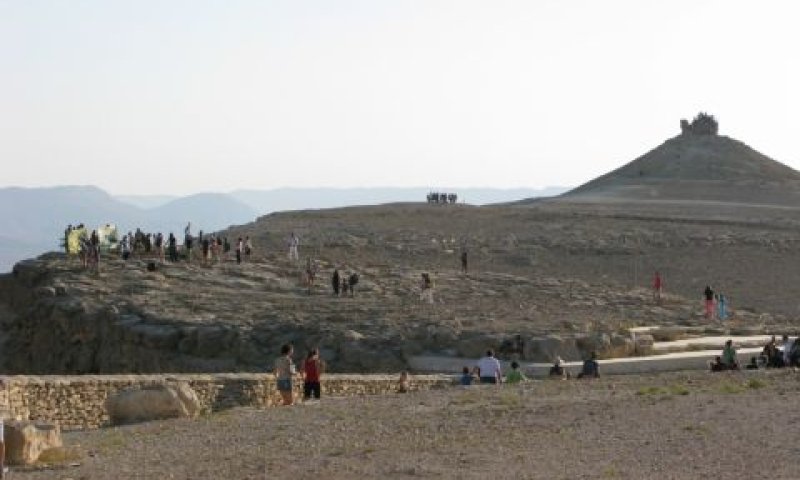 מצוק מכתש רמון [צילום: אפי פרי, החברה להגנת הטבע]