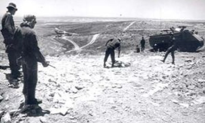 מקום נחיתת הפגז לאחר האסון [צילום: יונתן טורגובניק/דו"צ]