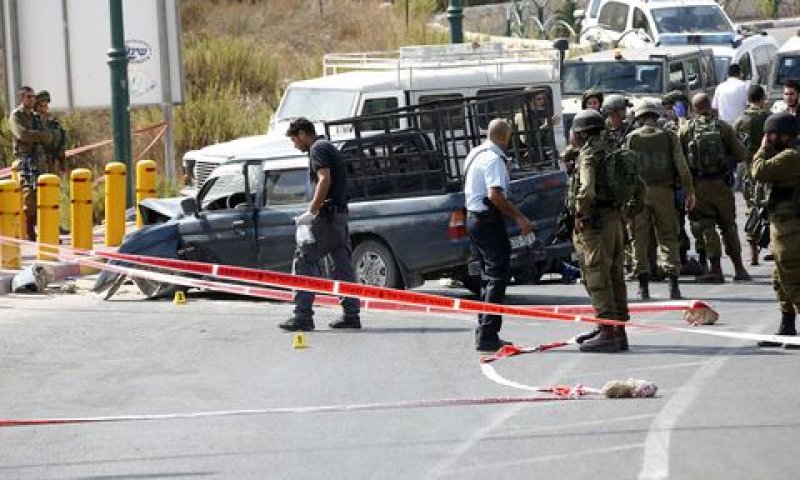 זירת הפיגוע בקריית ארבע [צילום: וויסאם השלמון/פלאש 90]