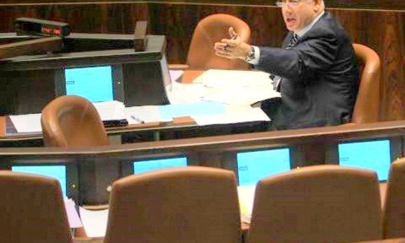 תביאו את כולם למליאה. נתניהו בכנסת [צילום: פלאש 90]