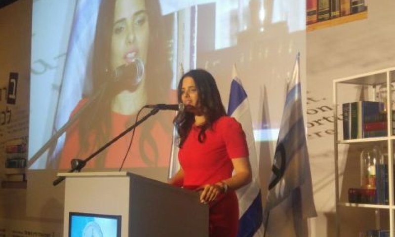שקד. "פעמוני אזהרה"