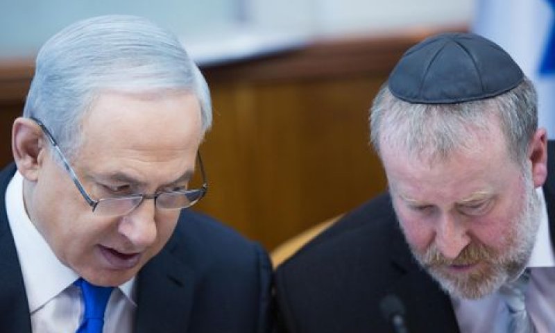 רה"מ, בנימין נתניהו, והיועמ"ש אביחי מנדלבליט [צילום: יונתן זינדל/פלאש 90]