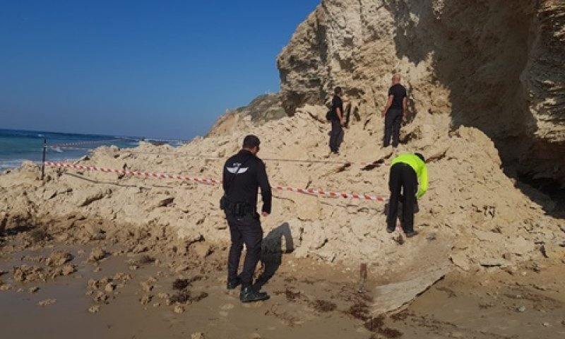 חלק המצוק שקרס היום [צילום: עיריית הרצליה]