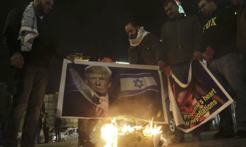 הפגנה בבית לחם נגד טראמפ [צילום: מוחמד עיליאן/AP]