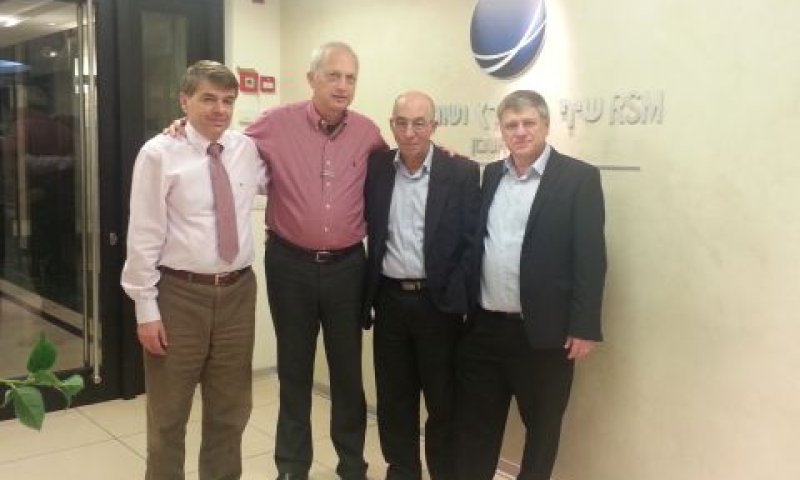מימין לשמאל: ראובן שיף, יהודה נסרדישי, יהושע הזנפרץ ושוקי מיניביצק [צילום: יסמין אביב]