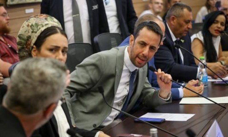 ח"כ קלנר בוויכוח עם ח"כ טופורובסקי [צילום: נועם מושקוביץ/דוברות הכנסת]