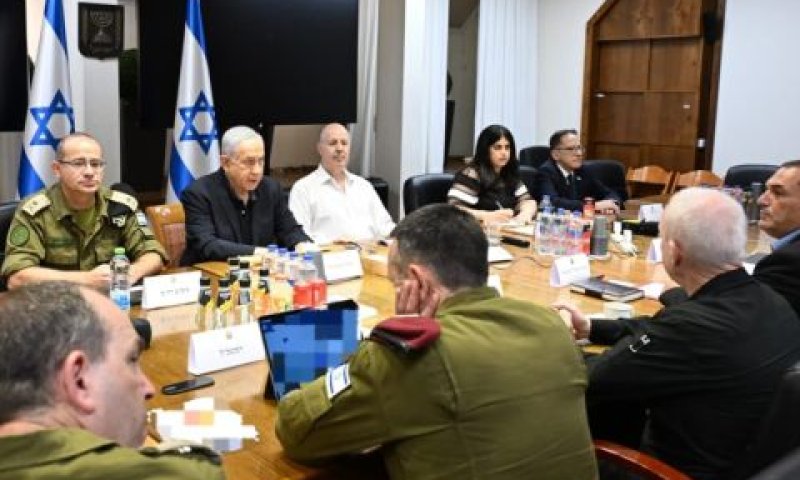 ההתייעצות הבטחונית. תקיפה ללא שבירת הכלים [צילום: חיים צח/לע"מ]