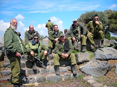 יחד עם המילואימניקים הצעירים