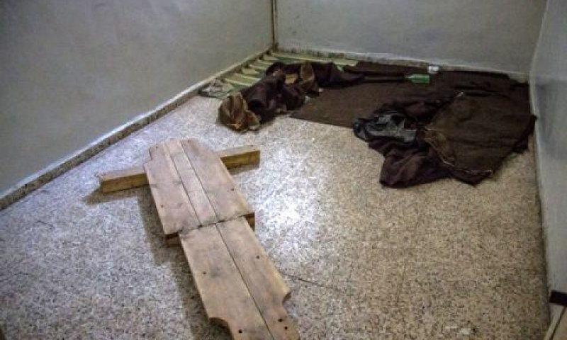 מתקן עינויים שהתגלה בראקה [צילום: Human Rights Watch]