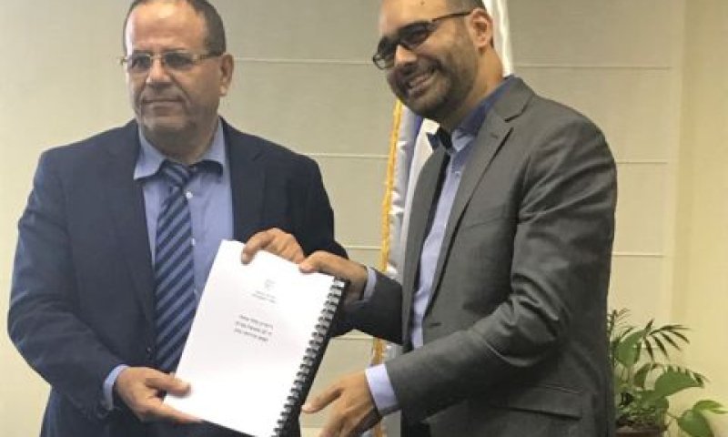 ירון שמעוני מנכ"ל ובעלים ושר התקשורת קרא [צילום: יח"צ]