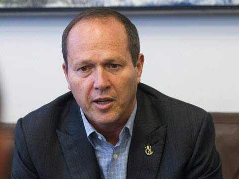 ברקת. לוחץ על האוצר [צילום: מרים אלסטר/פלאש 90]