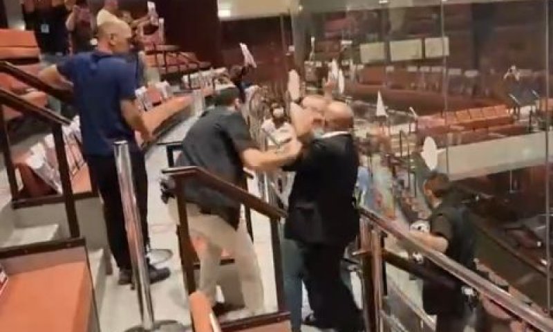 עימות עם הסדרנים [צילום: שימוש לפי סעיף 27א לחוק זכויות יוצרים]