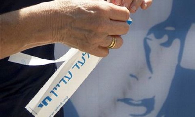 שחרור שליט. דריכות שיא במערכות המודיעין [צילום: AP]