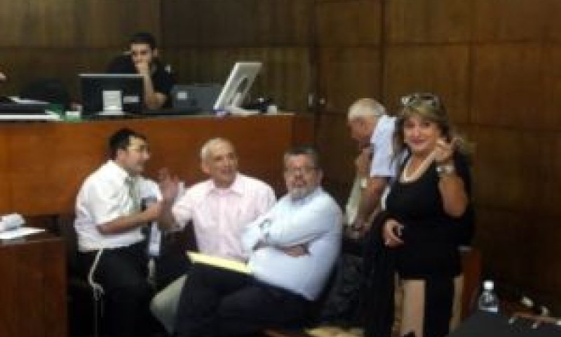 זקן (מימין) במשפט הולילנד. הגנה מן הצדק [צילום: פלאש 90]