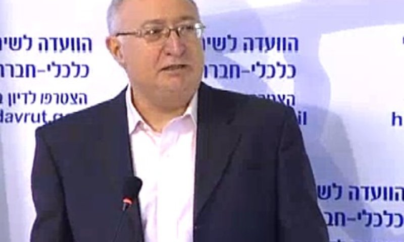 פרופ' טרכטנברג במסיבת העיתונאים [צילום: מן הטלוויזיה]