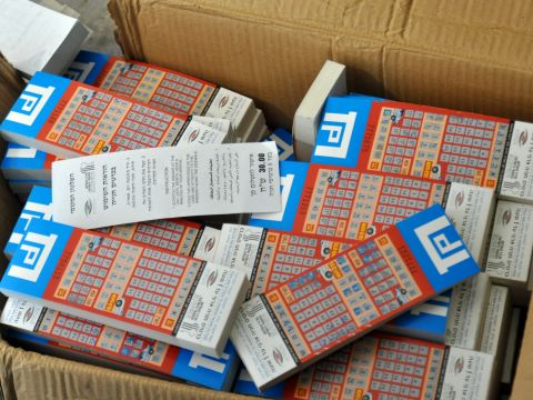 כרטיסי החנייה המזויפים [צילום: יס"מ מכס חיפה]