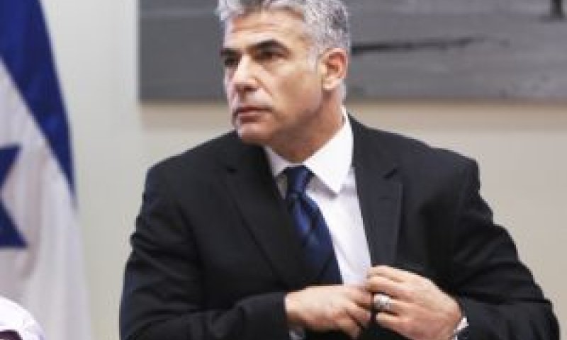 לפיד. פגישה עם צמרת הבנקאות [צילום: פלאש 90]
