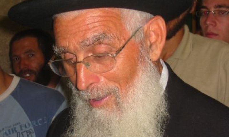 הרב אריאל. "ללא רישיון" [צילום: פלאש 90]