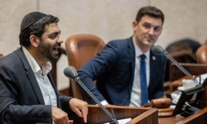 גינזבורג מימין. עייף את היו"ר? [צילום: יונתן זינדל/פלאש 90]