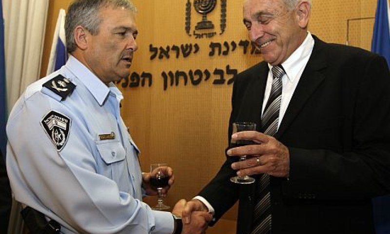 השר אהרונוביץ' והמפכ"ל כהן [צילום: פלאש 90]