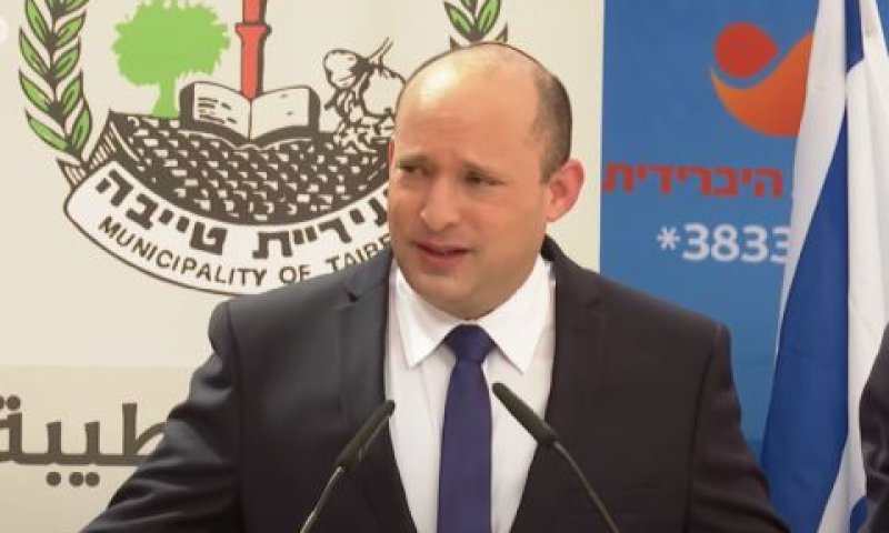 בנט בביקור קודם בטייבה [צילום: מן הטלוויזיה]