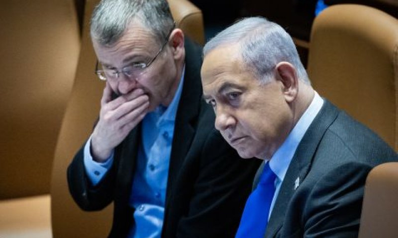 נתניהו, לוין. היועמ"שית לעומתית [צילום: יונתן זינדל, פלאש 90]