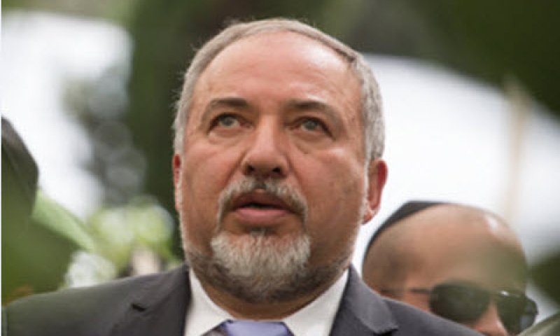 ליברמן. סוגר את המיקרופון [צילום: הדס פרוש/פלאש 90]