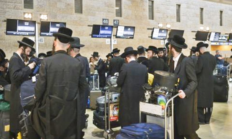 נוסעים לאומן בשנה שעברה [צילום: אבי דישי/פלאש 90]