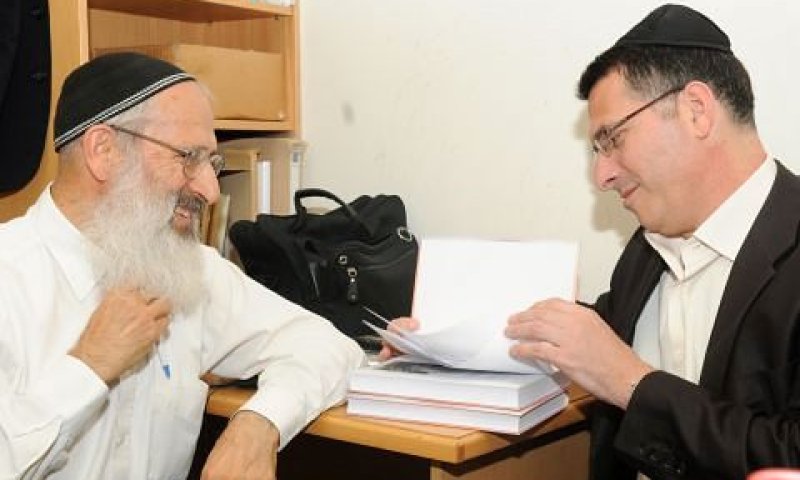 השר סער בשיחה עם הרב אבינר