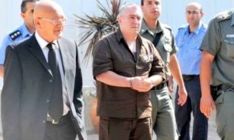 זאב רוזנשטיין ומשמאלו עורך דינו מוטי כץ [צילום: יוסי זליגר]