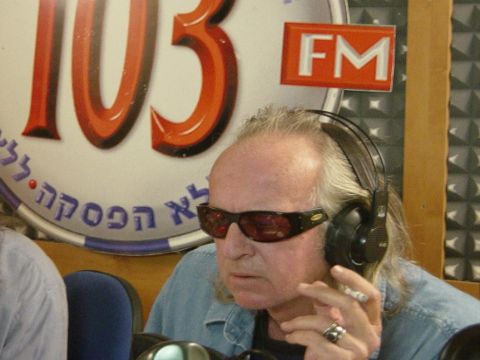 רדיו ללא הפסקה. תרומה לקהילה
