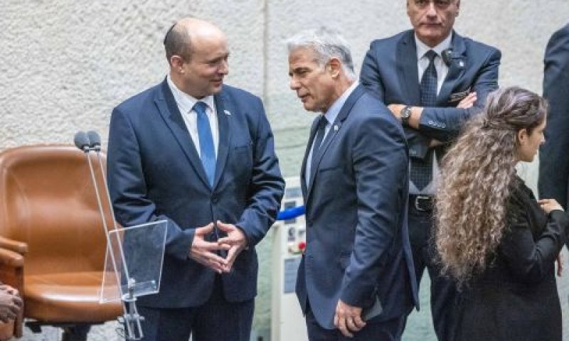 לפיד ובנט. מתיחות [צילום: אוליביה פיטוסי/פלאש 90]