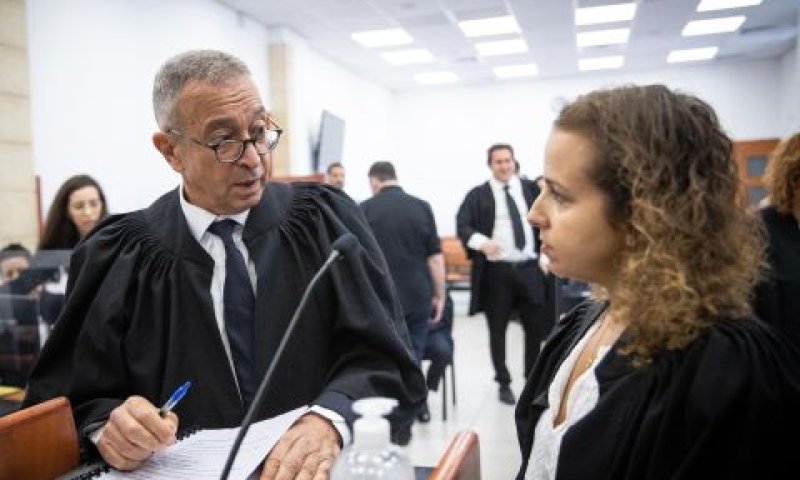 תירוש ובן-צור בבית המשפט [צילום: יונתן זינדל, פלאש 90]