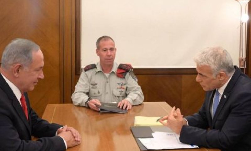 לפיד, גיל ונתניהו [צילום: עמוס בן גרשום/לע"מ]