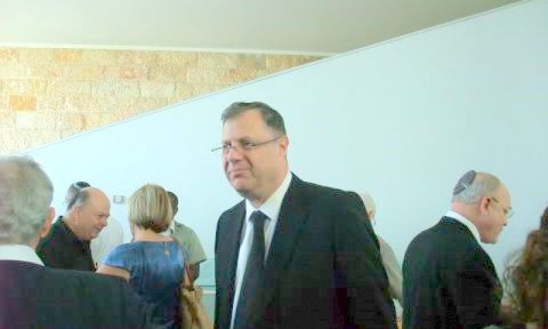 זילברטל. "באריכות רבה"